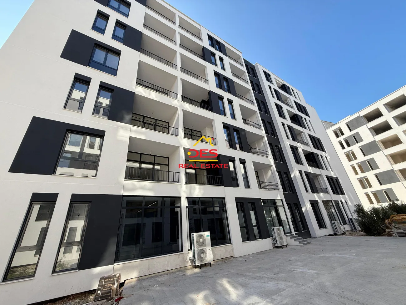Shitet apartament 2+1+2 në orikum ,vlorë