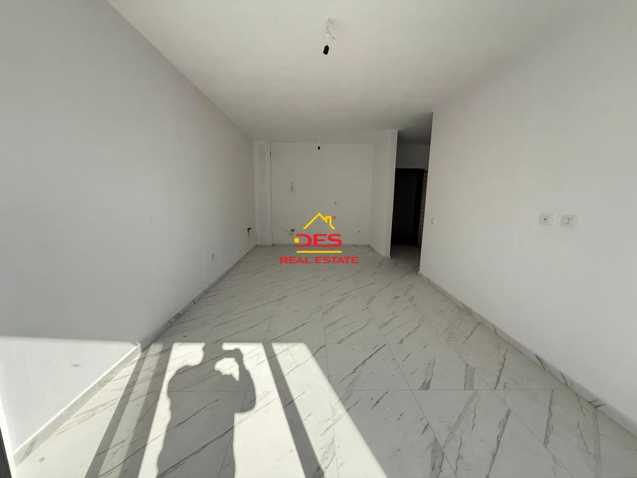 Shitet apartament 2+1+2 në orikum ,vlorë