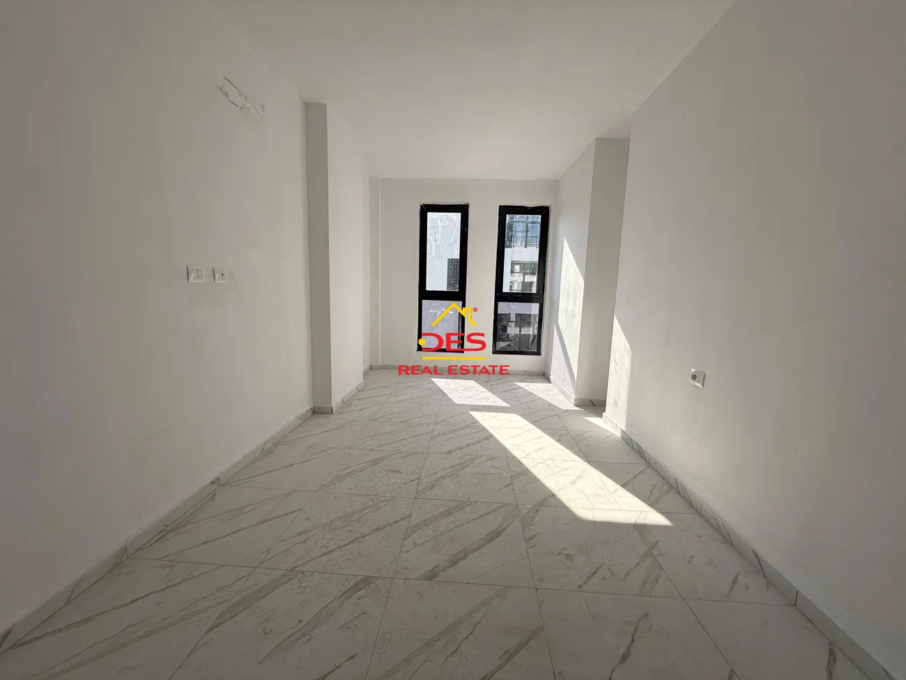 Shitet apartament 2+1+2 në orikum ,vlorë