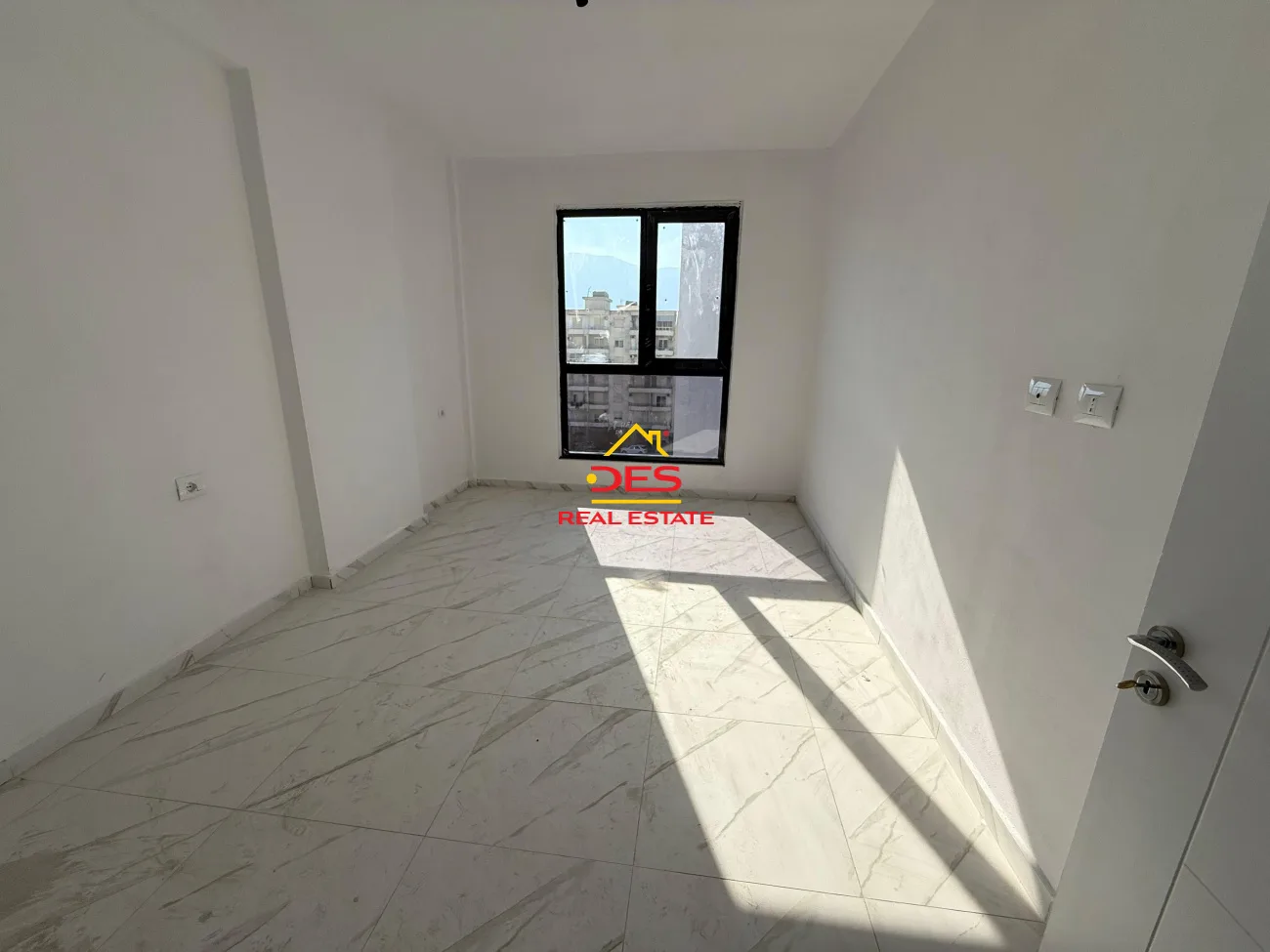 Shitet apartament 2+1+2 në orikum ,vlorë