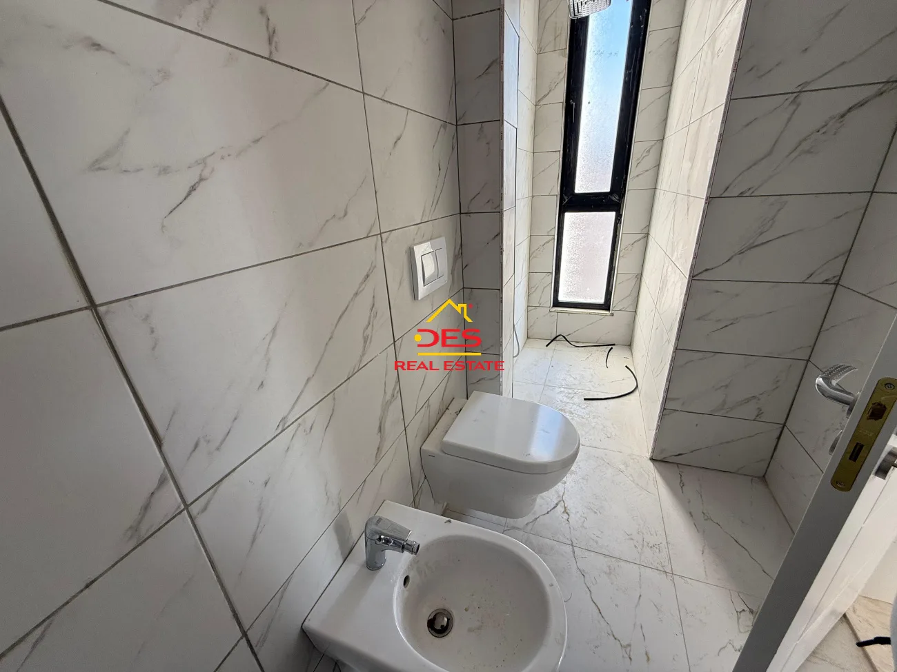 Shitet apartament 2+1+2 në orikum ,vlorë