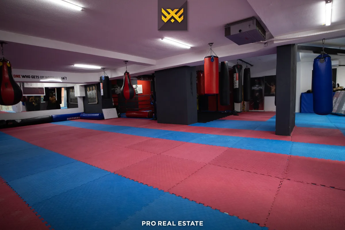 Lokal 211m² për #SHITJE në Tophane.