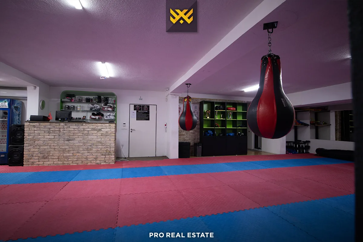 Lokal 211m² për #SHITJE në Tophane.