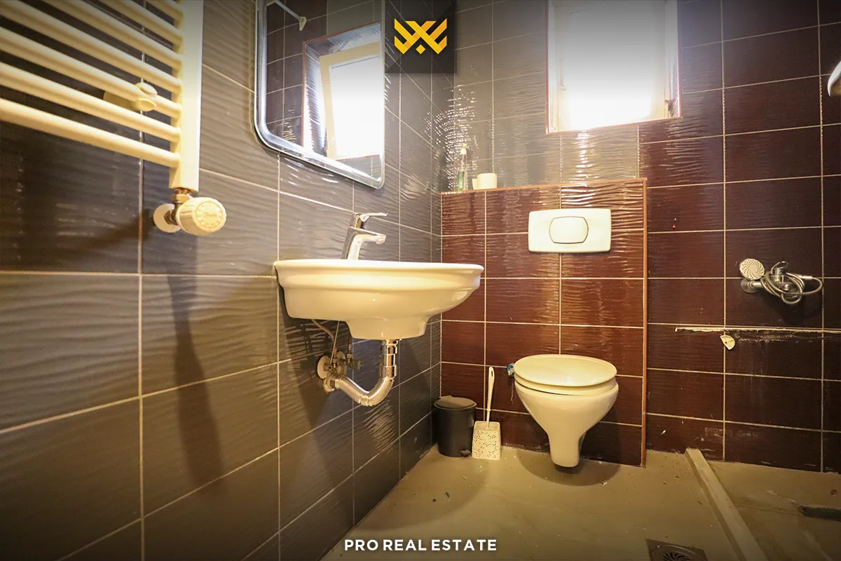 Banesë-Zyrë 82m² me #QIRA në Emshir.