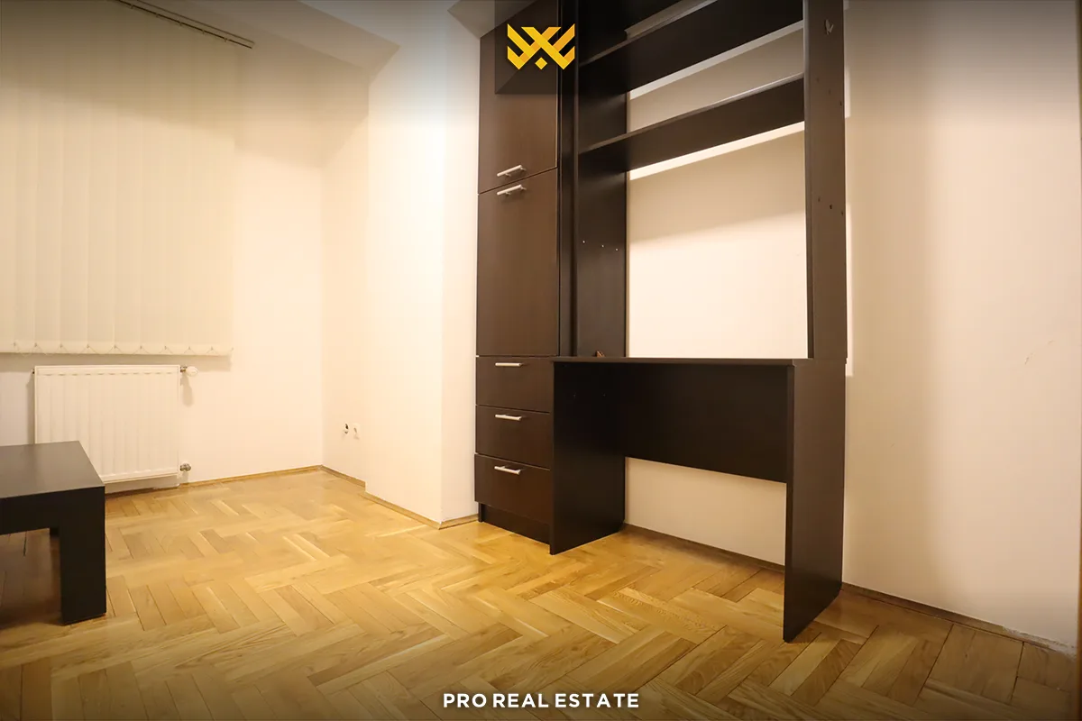 Banesë-Zyrë 82m² me #QIRA në Emshir.