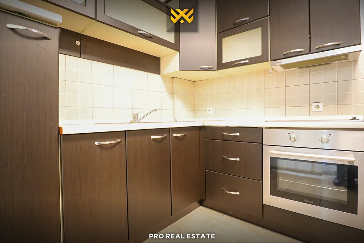 Banesë-Zyrë 82m² me #QIRA në Emshir.