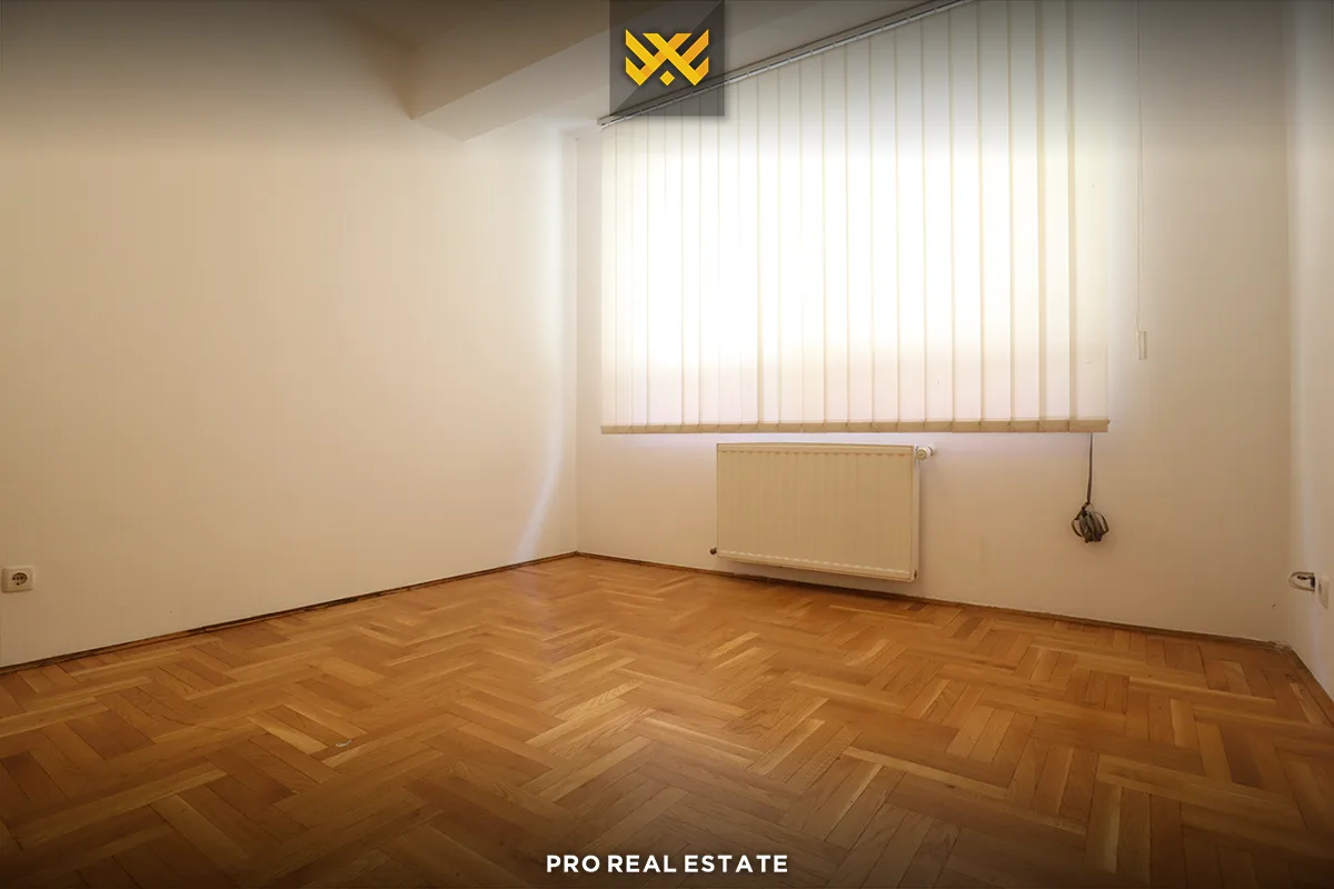 Banesë-Zyrë 82m² me #QIRA në Emshir.