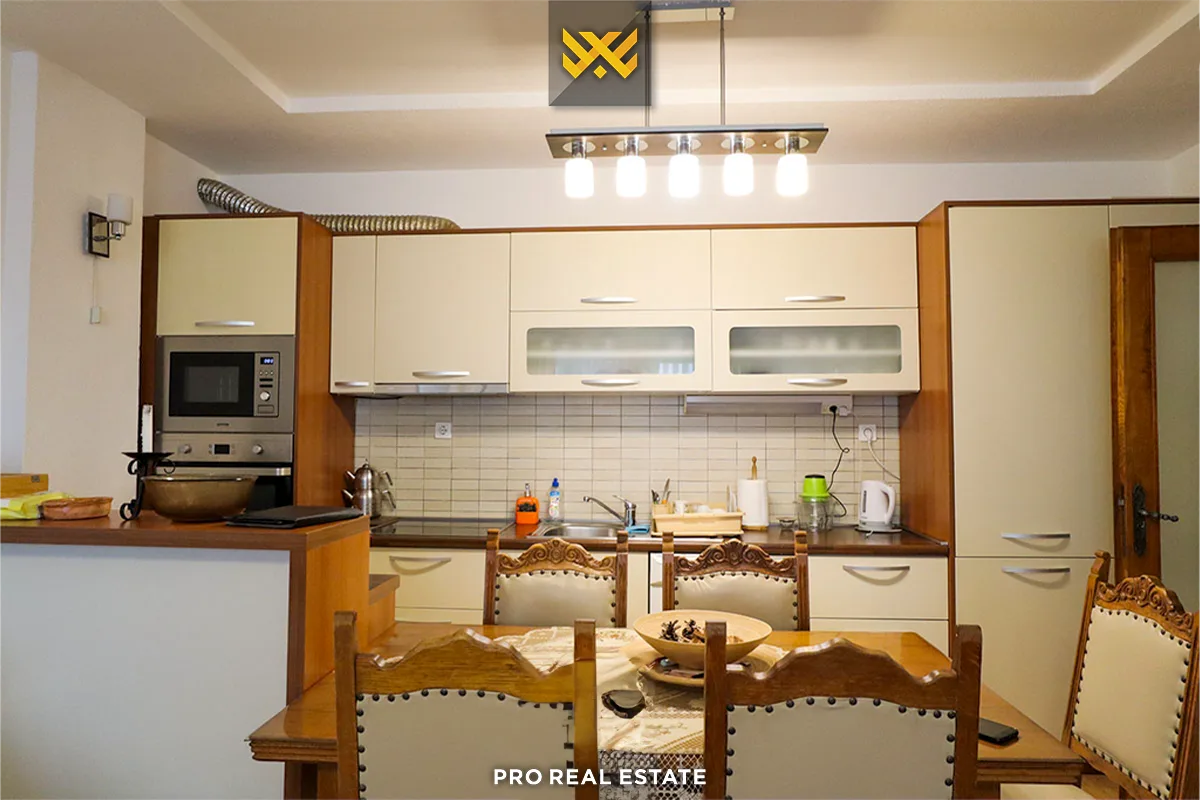 Banesë / Zyrë 88m2 me #QIRA në Qendër.