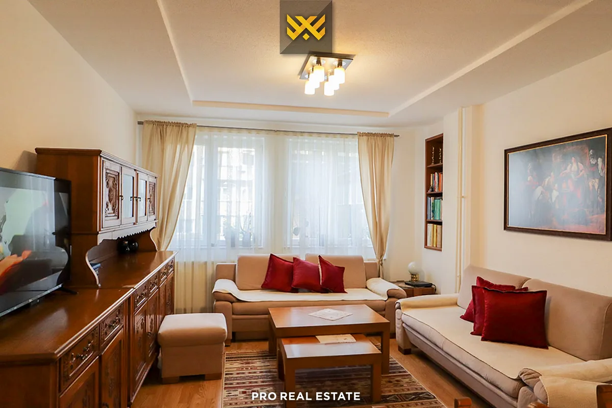 Banesë / Zyrë 88m2 me #QIRA në Qendër.