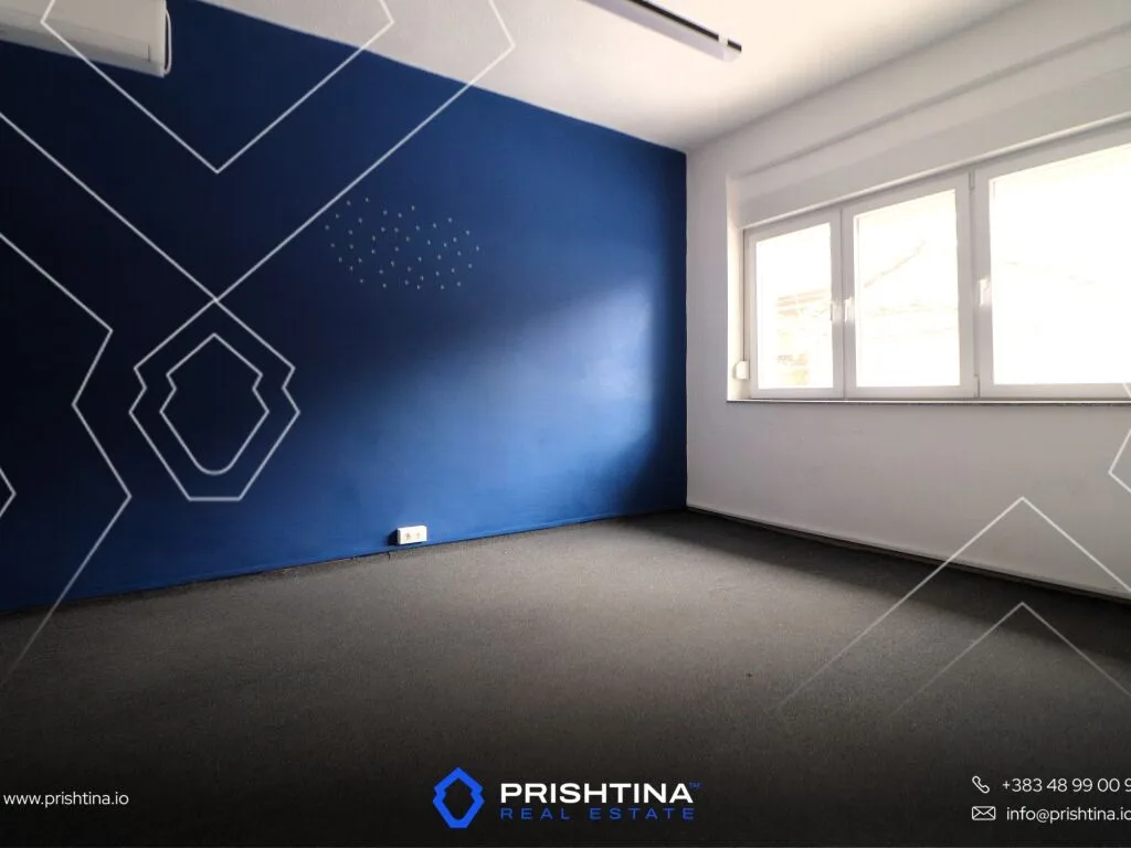 Zyrë me qira 136m² në Pejton