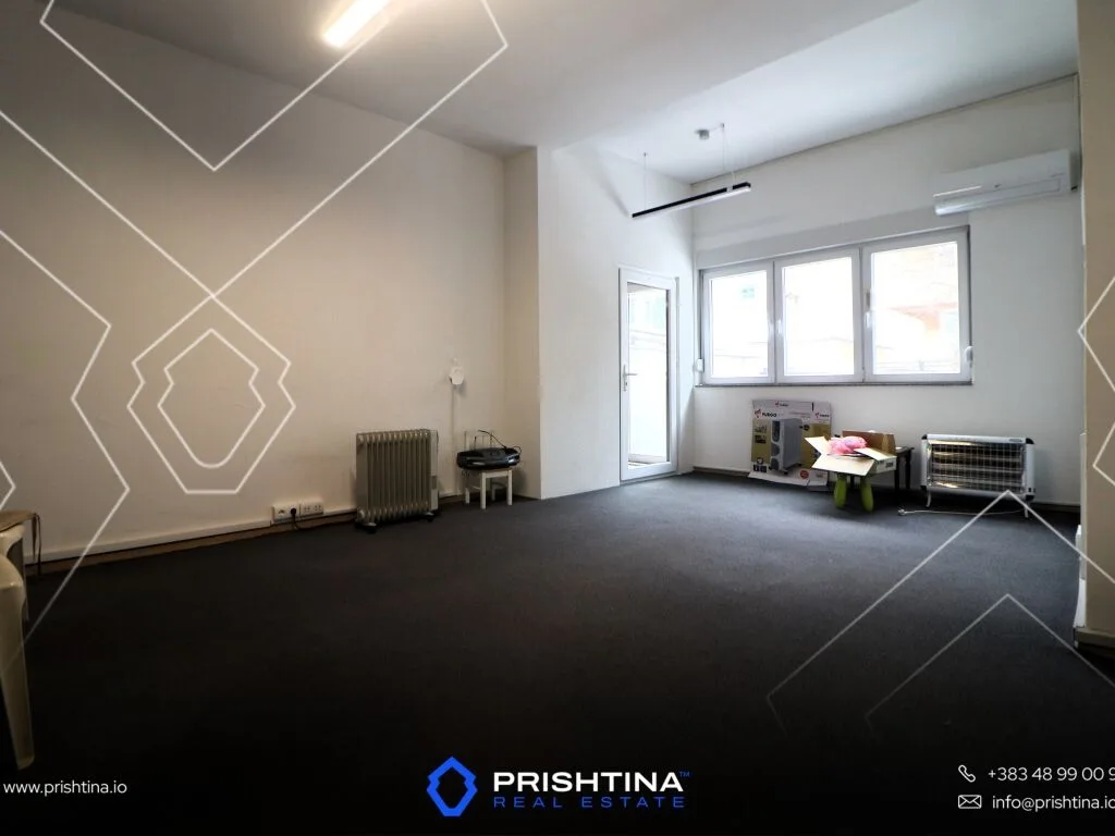 Zyrë me qira 136m² në Pejton