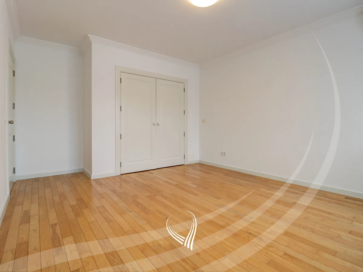 Shtëpi me 3 dhoma gjumi me qira në Fshatin Ndërkombëtar – International Village