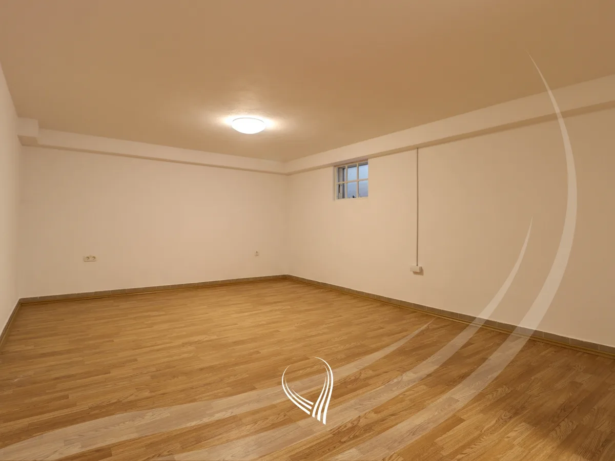 Shtëpi me 3 dhoma gjumi me qira në Fshatin Ndërkombëtar – International Village