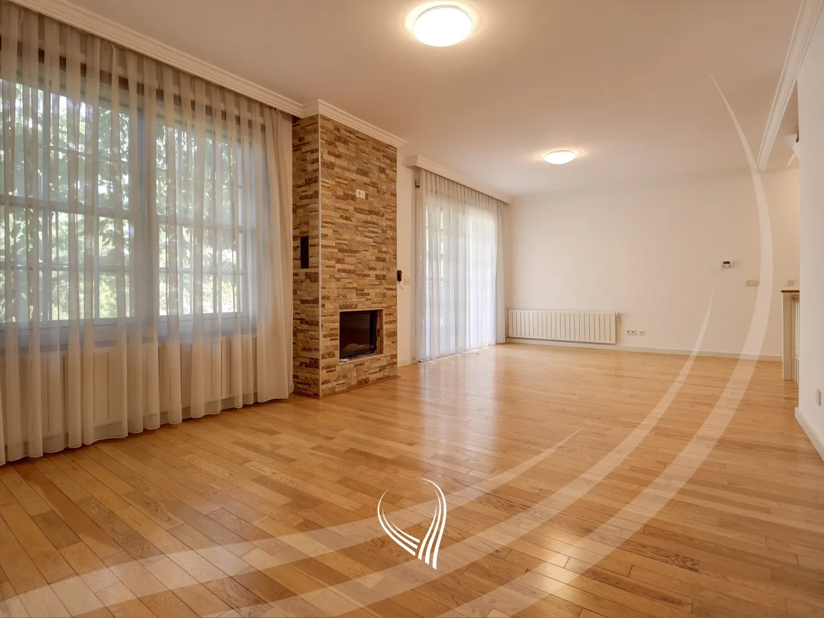 Shtëpi me 3 dhoma gjumi me qira në Fshatin Ndërkombëtar – International Village