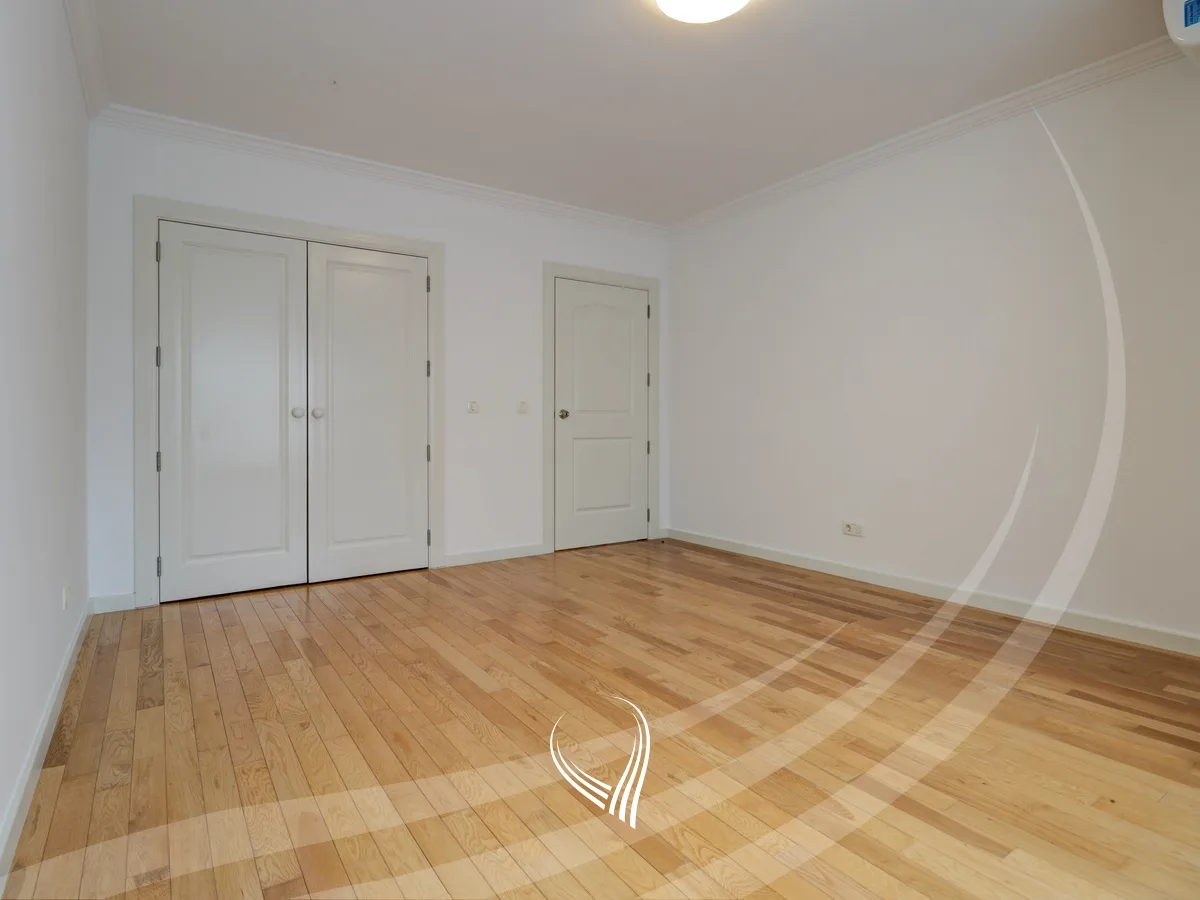 Shtëpi me 3 dhoma gjumi me qira në Fshatin Ndërkombëtar – International Village