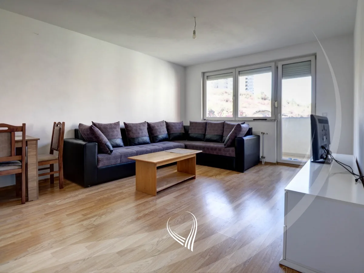 Banesë me 1 dhomë gjumi me qira në lagjen Kalabria – Emshir