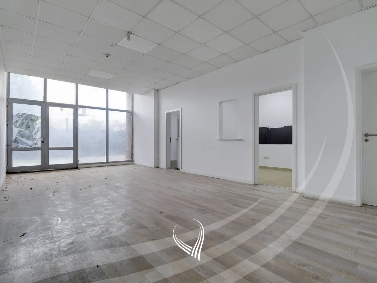 Lokal 295m2 në shitje në lagjen Kalabria – Emshir