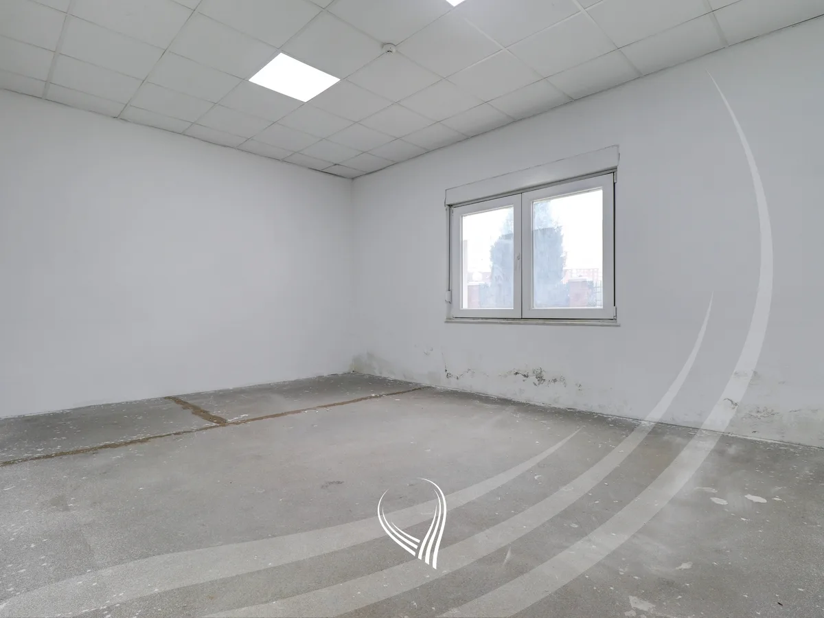 Lokal 295m2 në shitje në lagjen Kalabria – Emshir