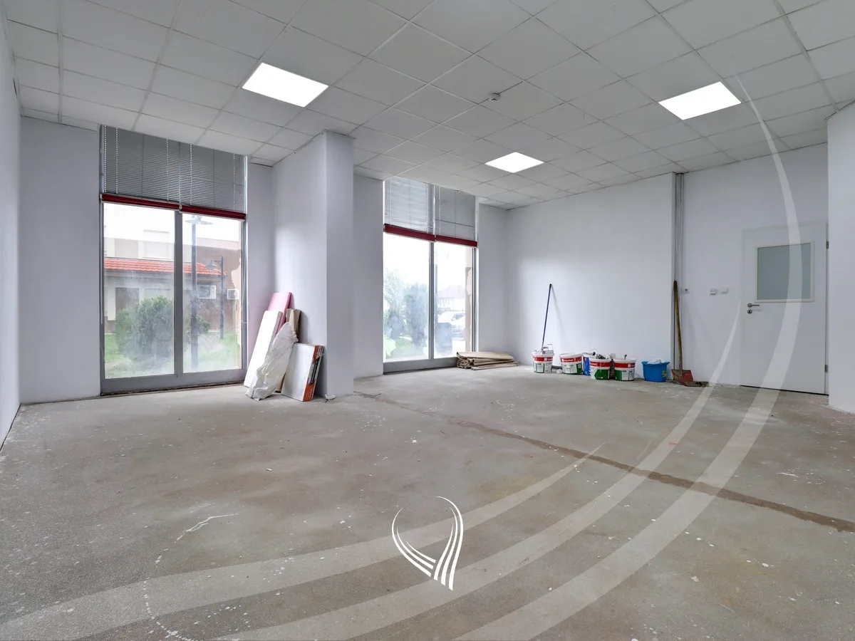 Lokal 295m2 në shitje në lagjen Kalabria – Emshir
