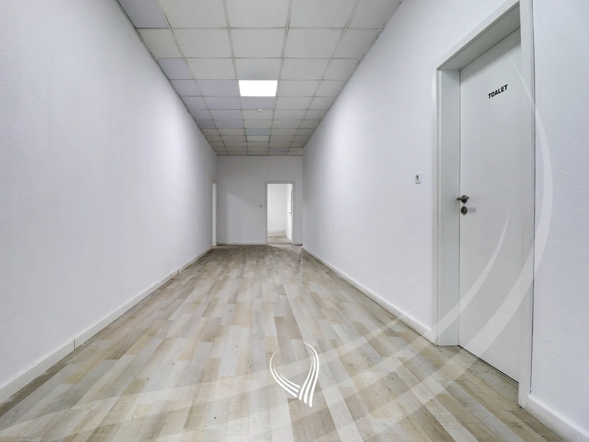 Lokal 295m2 në shitje në lagjen Kalabria – Emshir