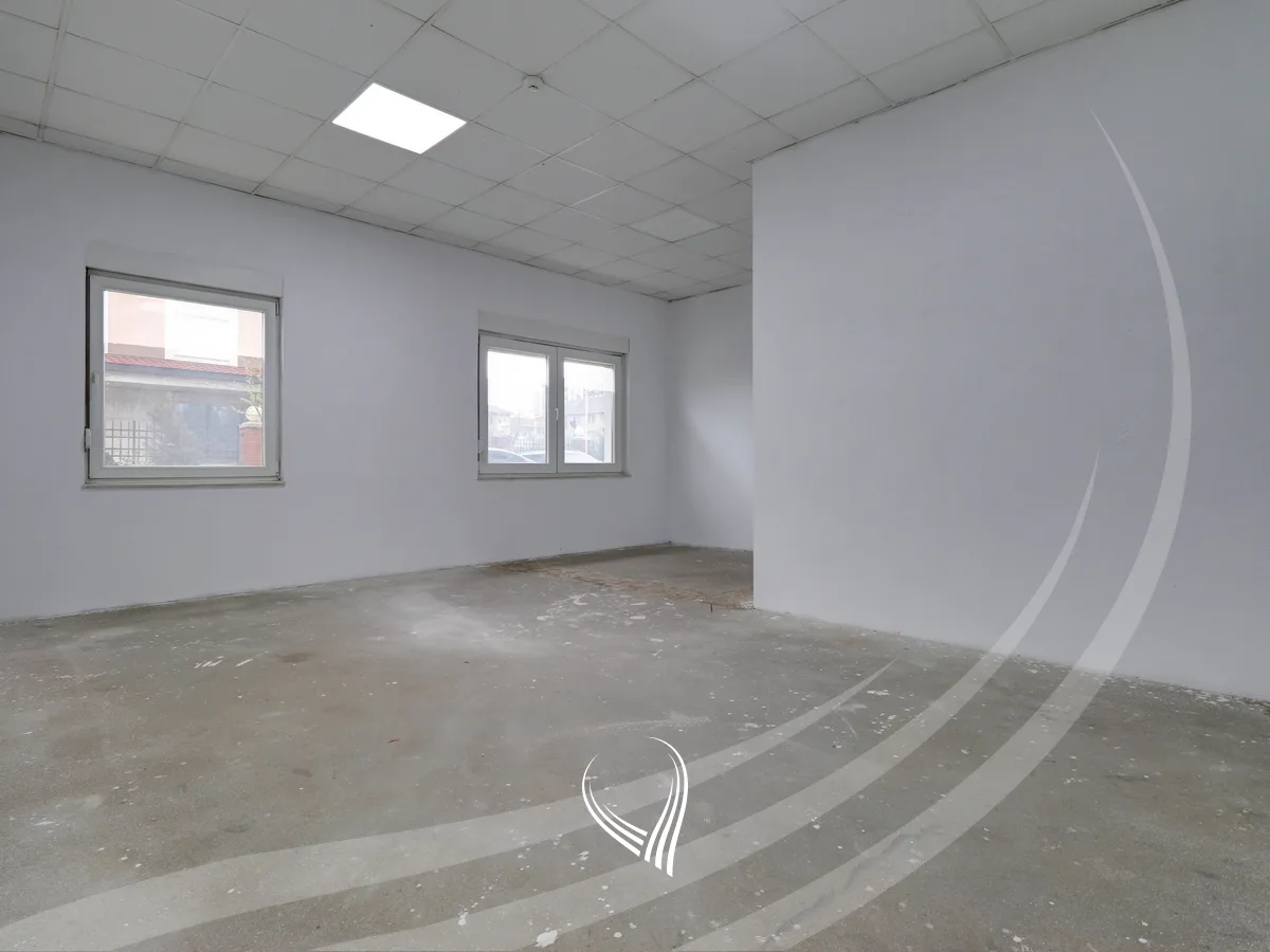 Lokal 295m2 në shitje në lagjen Kalabria – Emshir