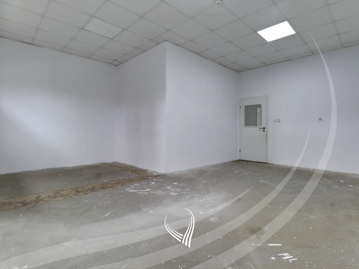 Lokal 295m2 në shitje në lagjen Kalabria – Emshir