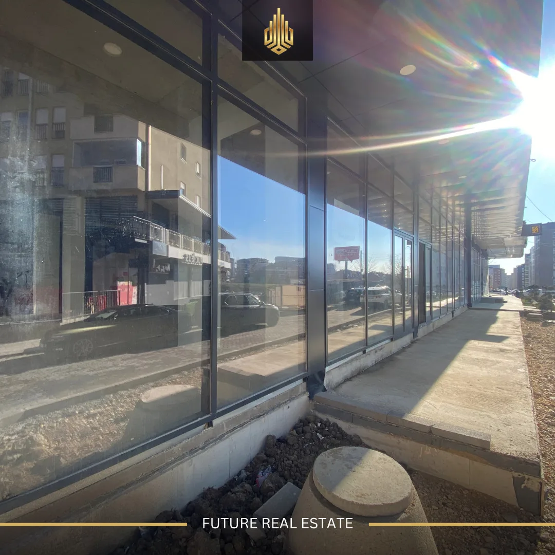Lokal me QERA/283m²
