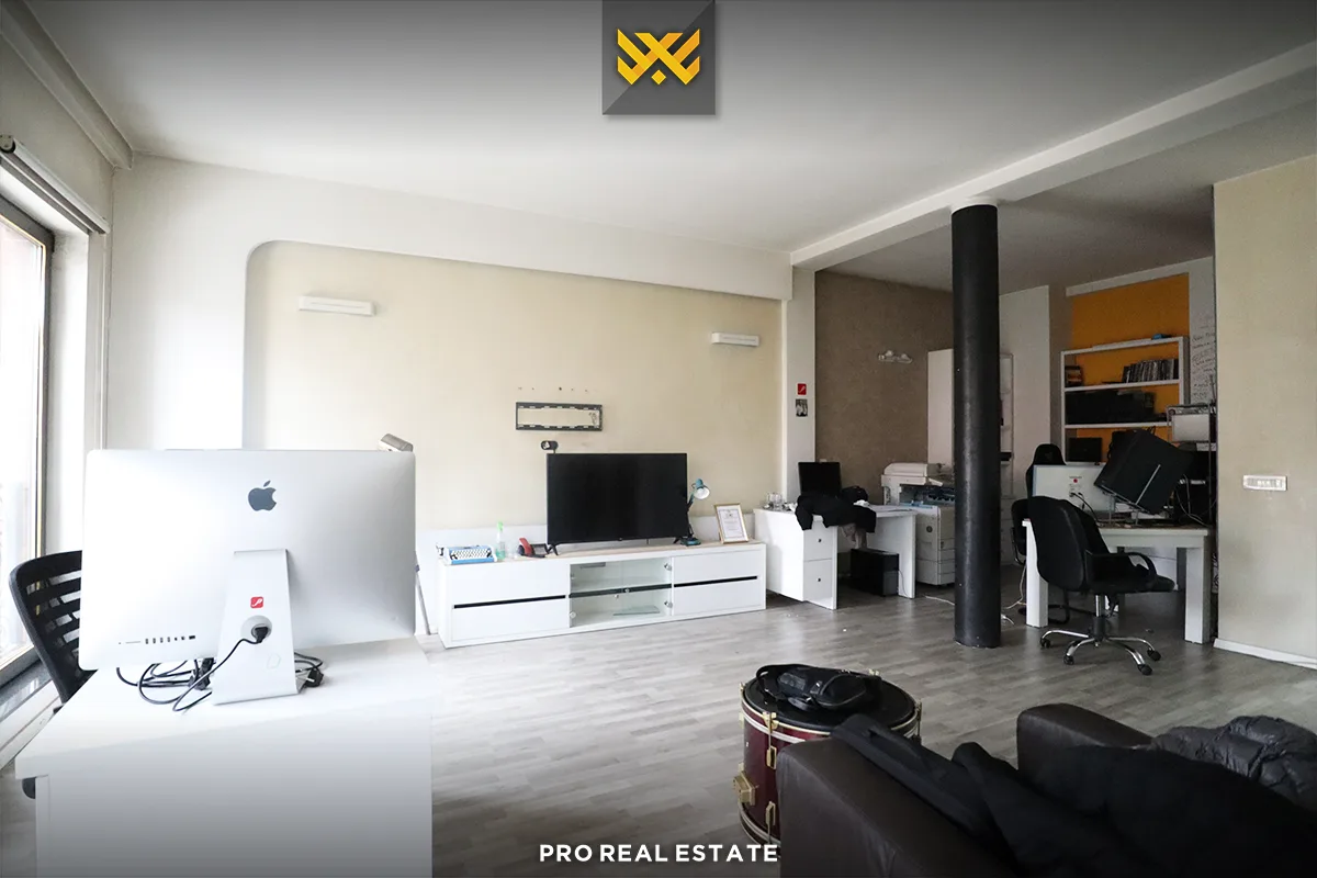 Objekt 730m² për #SHITJE në Vellushë.
