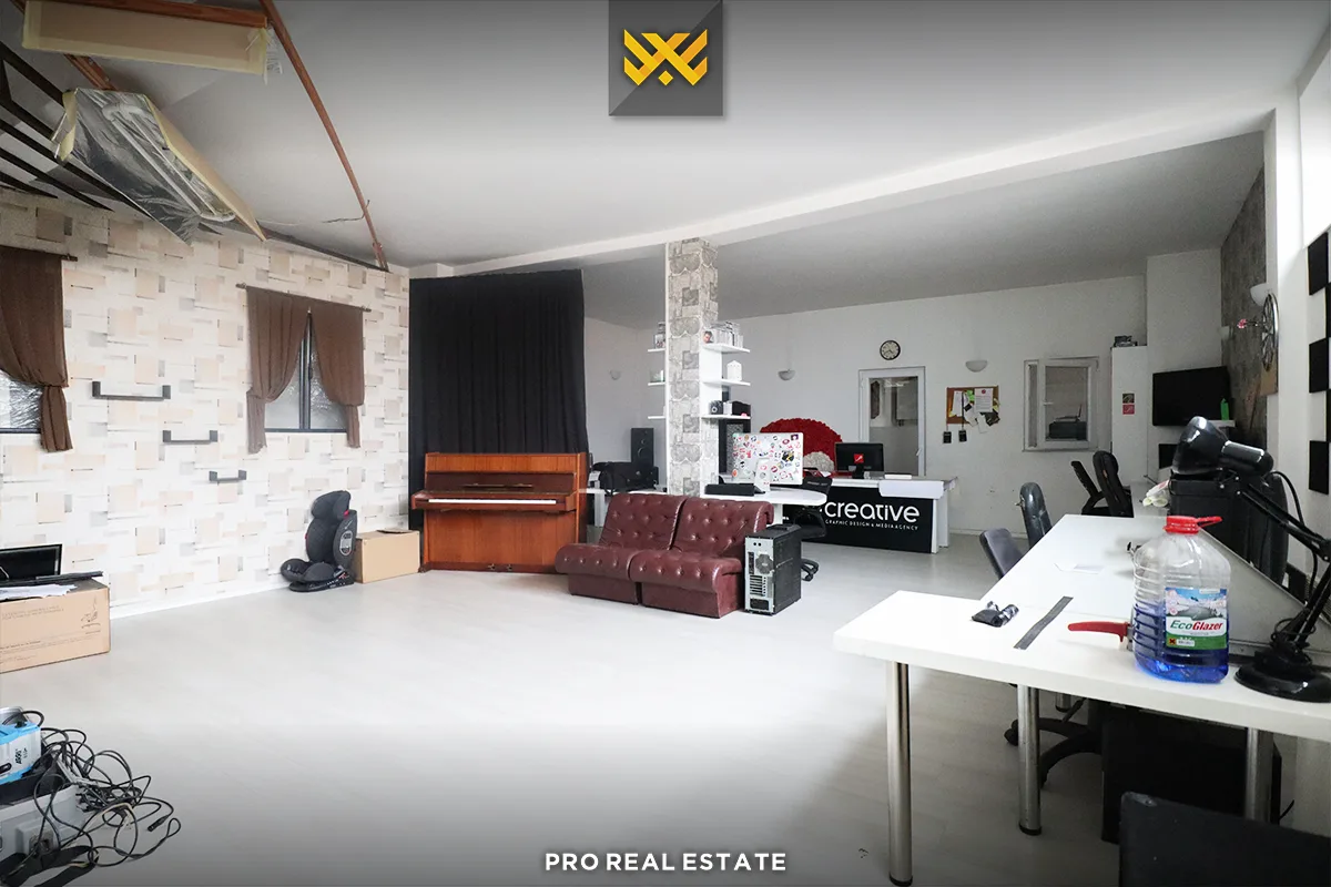 Objekt 730m² për #SHITJE në Vellushë.