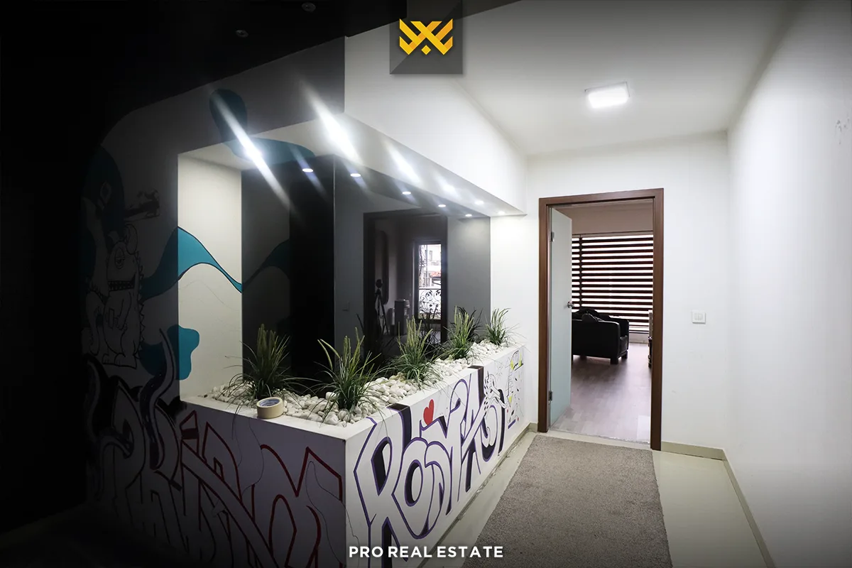Objekt 730m² për #SHITJE në Vellushë.