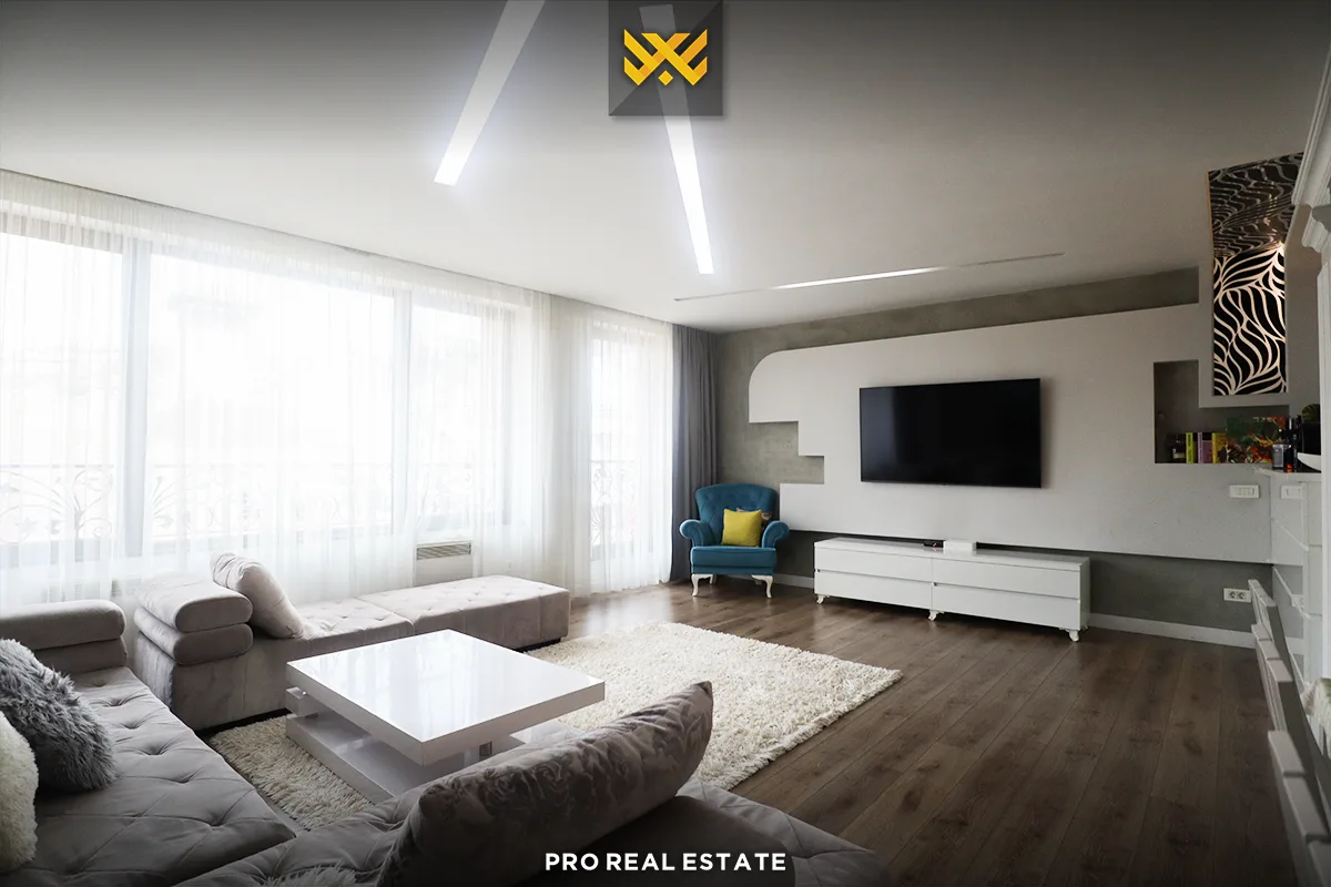 Objekt 730m² për #SHITJE në Vellushë.