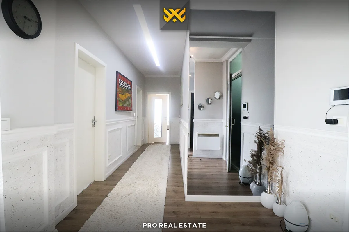 Objekt 730m² për #SHITJE në Vellushë.