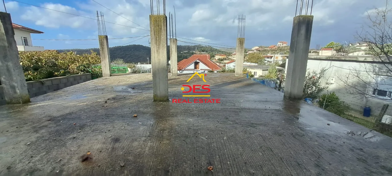 Shitet truall / ndërtes në fshatin babic,vlorë