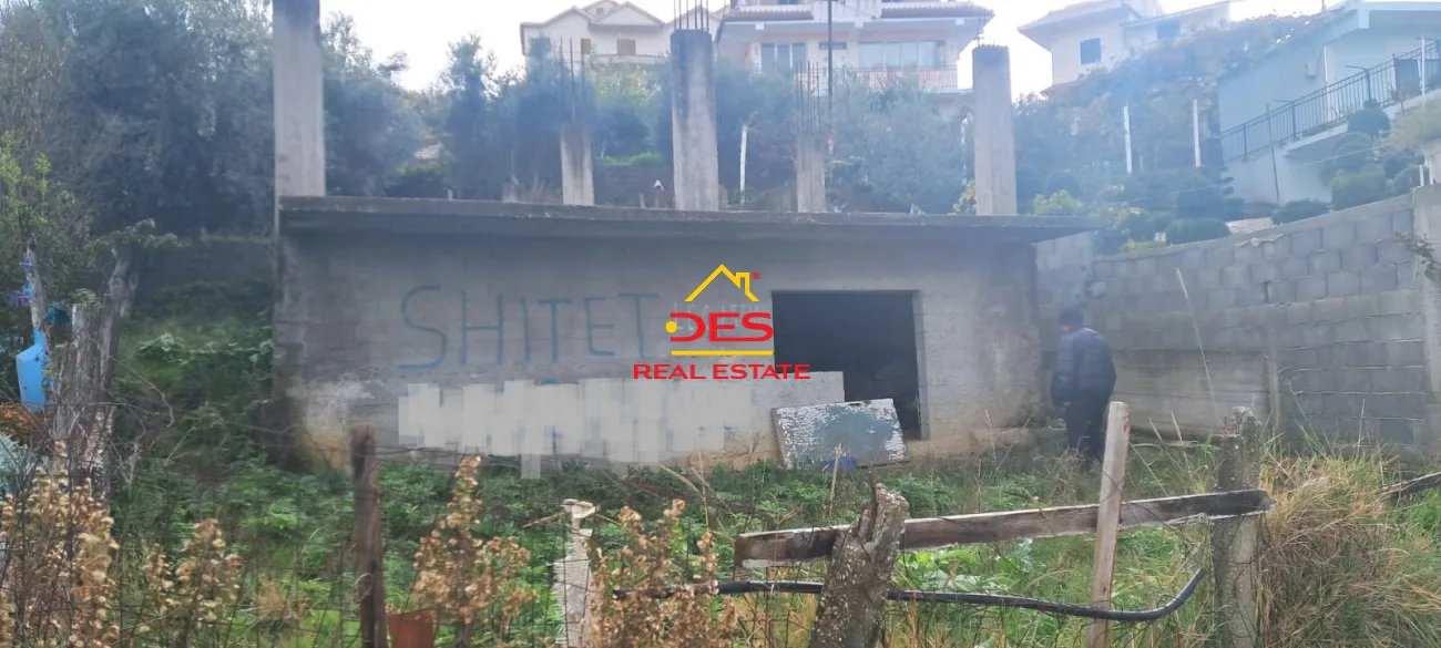Shitet truall / ndërtes në fshatin babic,vlorë