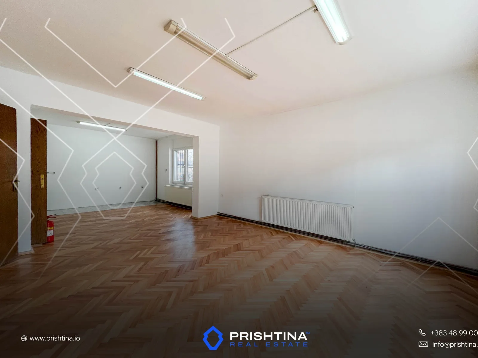 Shtëpi me qira 400m² në Pejton