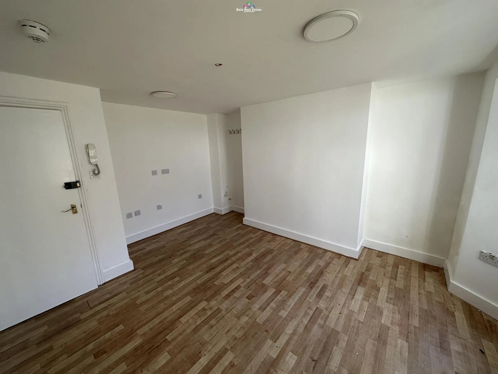 Apartament/Zyre Me Qera 1+1 Tek Farmacia 10 (ID B210416) Tirane
