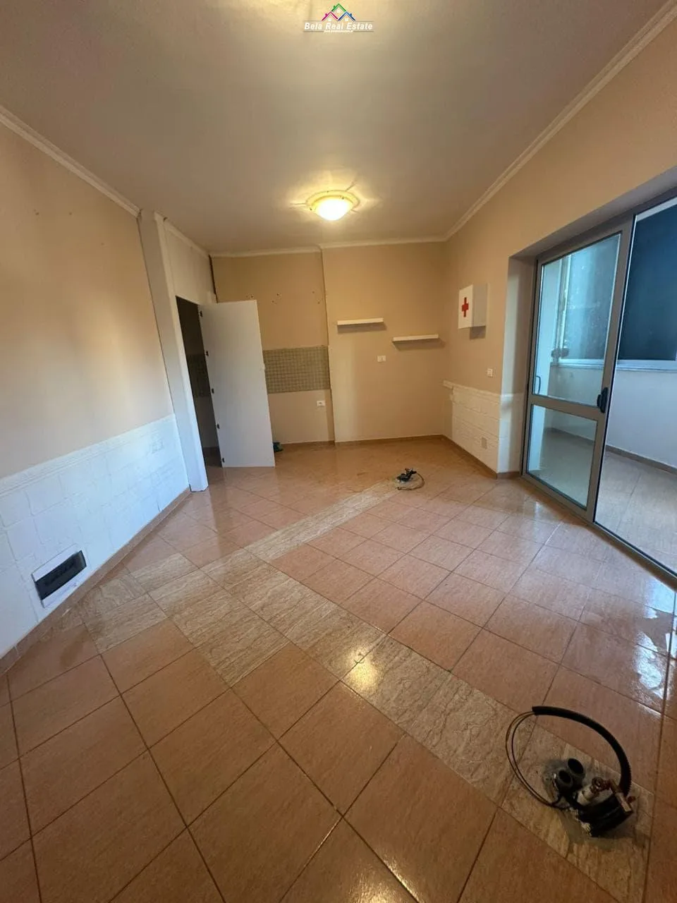 Zyre Me Qera Tek Pazari i Ri ( ID BZ2558 ) Tirane