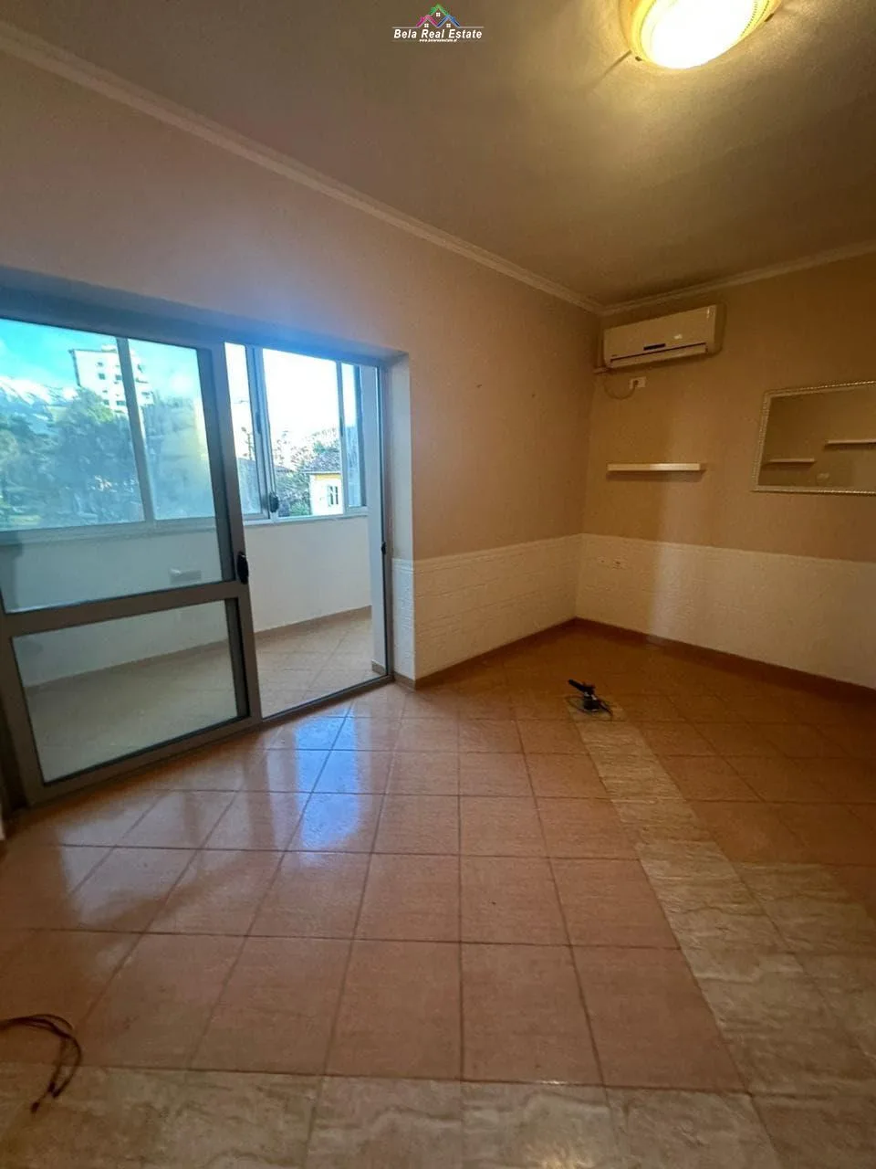 Zyre Me Qera Tek Pazari i Ri ( ID BZ2558 ) Tirane