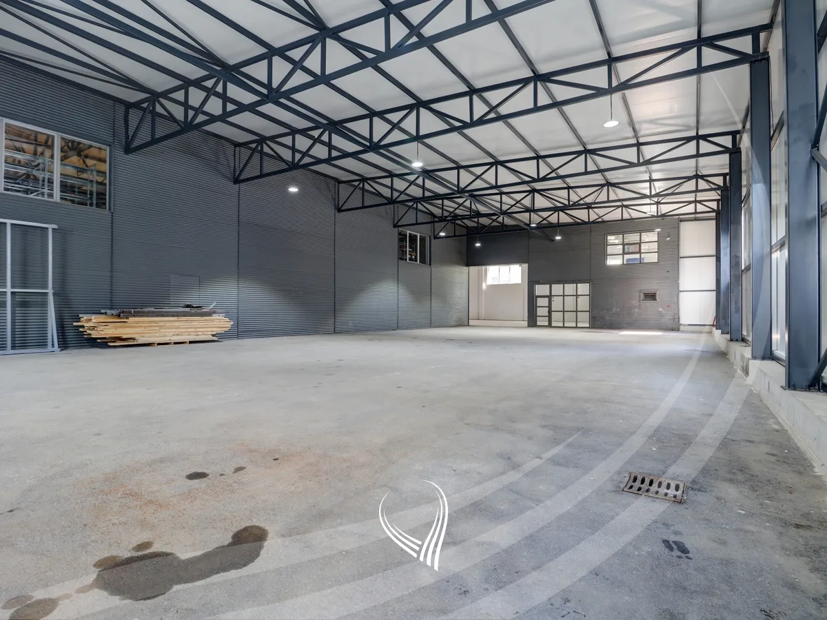 Depo 1,200m2 me qira në Llapllasellë