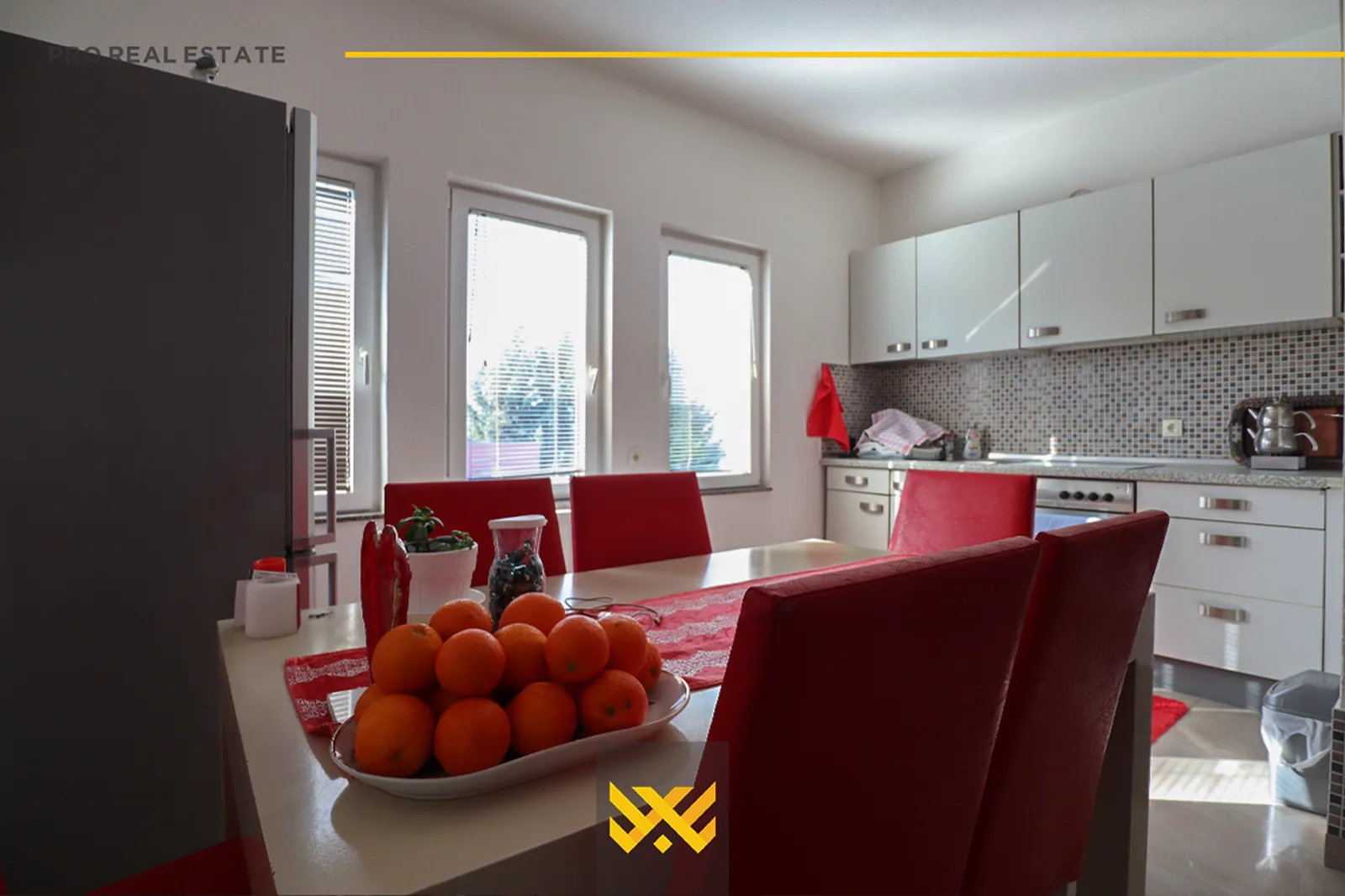 Shtëpi-Zyre 350m² me #QIRA në Sofali.