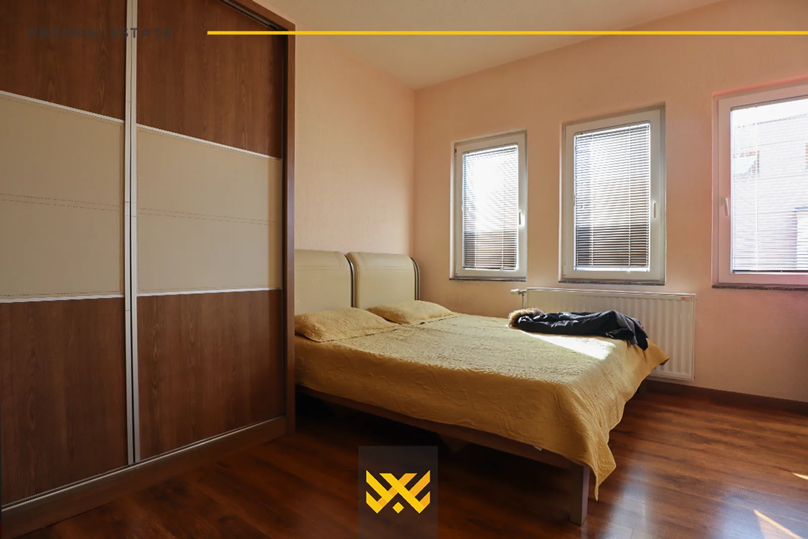 Shtëpi-Zyre 350m² me #QIRA në Sofali.