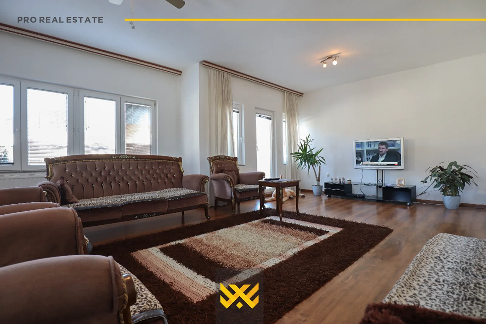 Shtëpi-Zyre 350m² me #QIRA në Sofali.