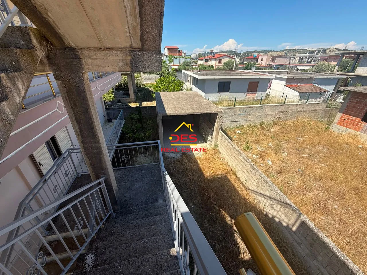 Jepet me qira kati i dytë i një vile te fusha e druve,vlorë