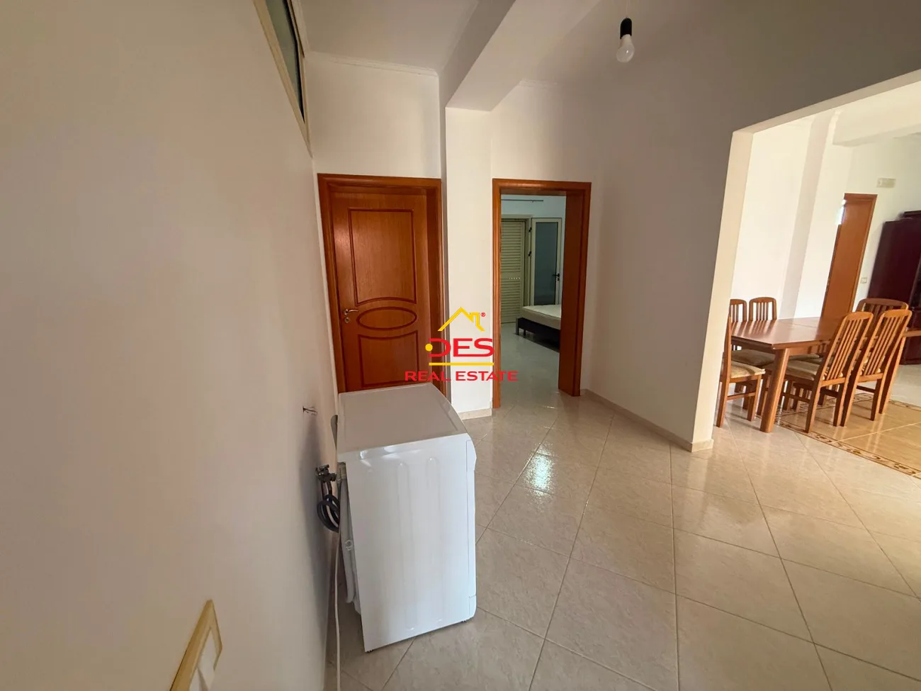 Jepet me qira kati i dytë i një vile te fusha e druve,vlorë