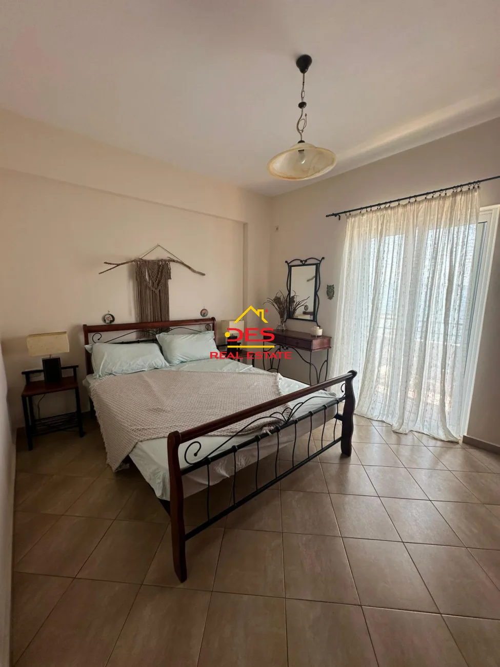 Shitet apartament 3+1 në sarandë – me pamje nga deti