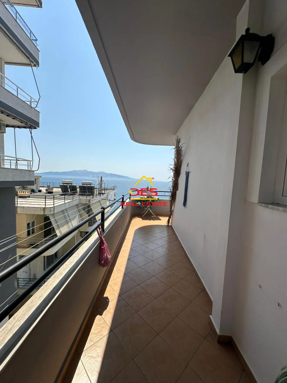 Shitet apartament 3+1 në sarandë – me pamje nga deti