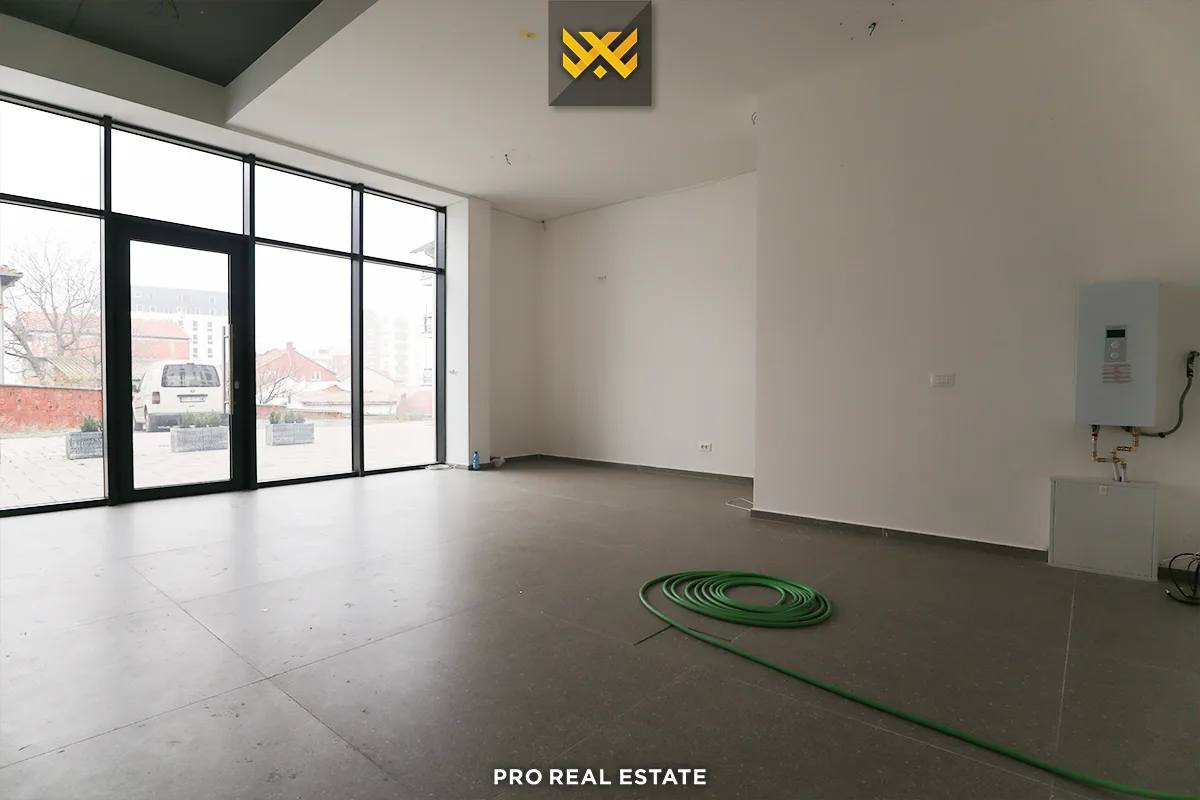 Lokal 45m² me #QIRA në Velani