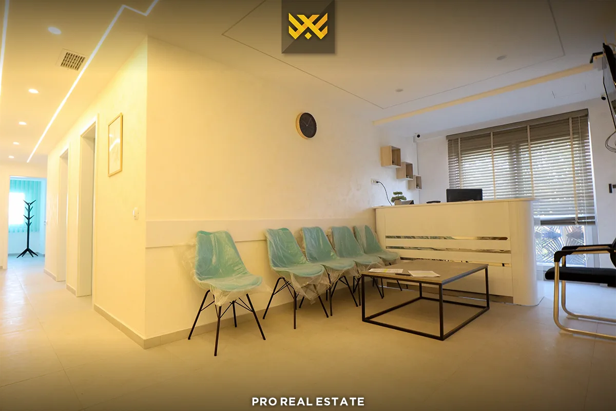 Banesë - Zyrë 240m² me #QIRA në Tophane.