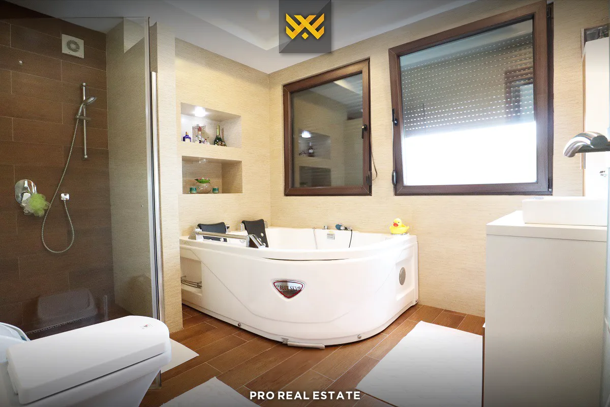 Shtëpi 360m² për #SHITJE në Sofali.