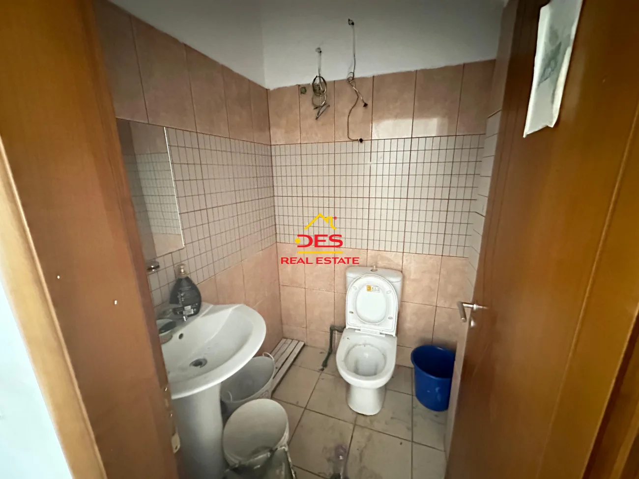 Jepet njësi biznesi me qira te rruga e çipajve,vlorë!